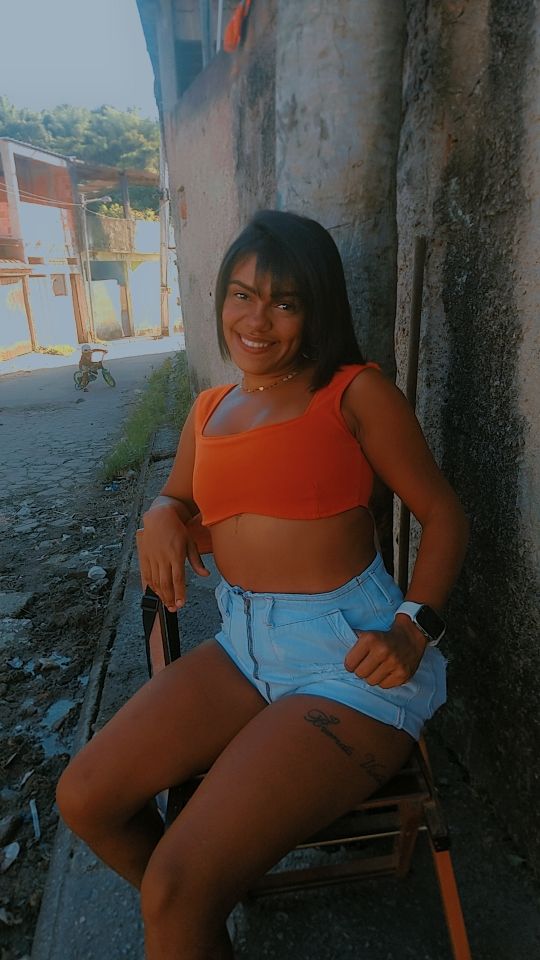 Justamente por saber quem eu sou, não me importo com o que acham de mim. ❤️😘