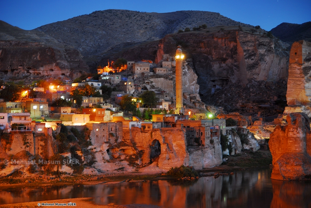 masumsuer's tweet photo. Hasankeyf, 2008. The historical town of Hasankeyf and many historical monuments there were flooded by the Ilısu dam in early 2021. #Hasankeyf #Batman #historic #landscape #landscapephotography #PHOTOS #travel #travelphotography #ilisu #dam #night https://t.co/Vzw9dLp406
