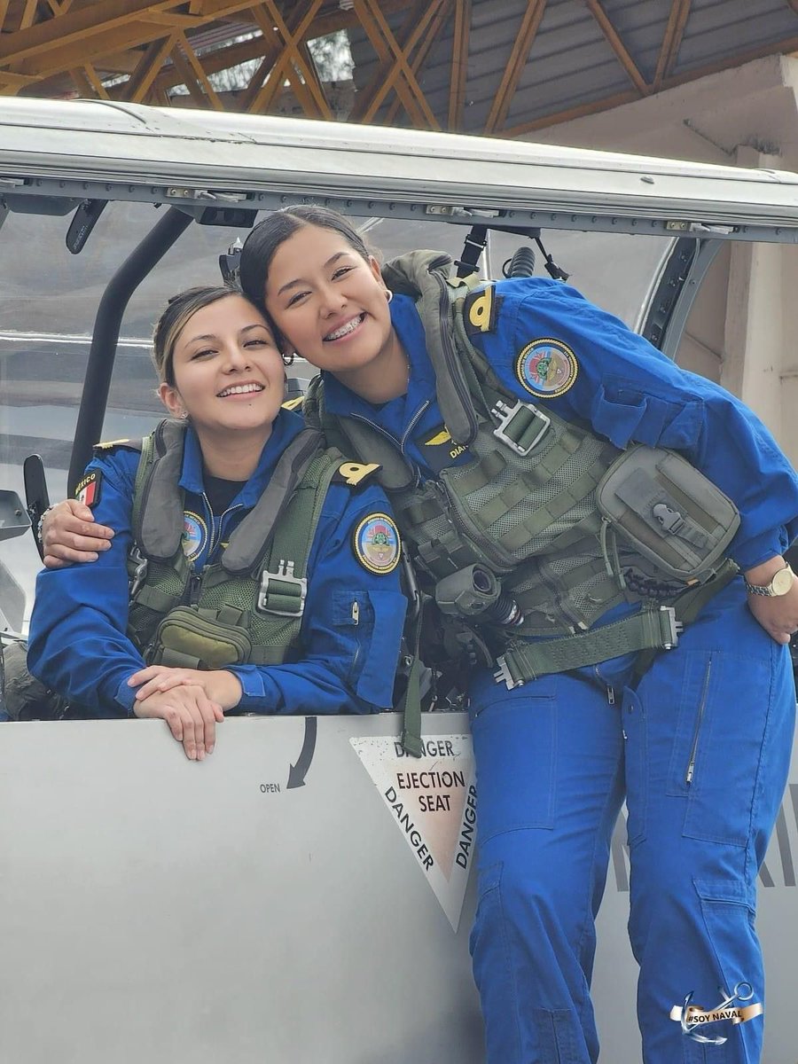 CentralQNoticia's tweet photo. ✈️👩🏻‍✈️ #Oaxaqueña encabeza el primer vuelo #Aeronaval conformado totalmente por mujeres

En una tripulación conformada totalmente por egresadas en ingeniería aeronaval, en un avión tipo Texan T-6C+ se llevo a cabo un vuelo de vigilancia en apoyo al Plan marina en el estado de #Tamaulipas.

Las tenientes  Fátima Gonzales Cortez  y Diana Laura Olivares Cruz originarias de #Oaxaca y Papantla encabezaron la tripulación.

Es la primera vez que un vuelo conformado totalmente por mujeres realiza una misión táctica militar en nuestro país, este hecho fortalece a la igualdad de género y la importancia de las mujeres para nuestra nación. 

#CentralQNoticias #Oaxaca #Noticias @SEMAR_mx 
https://t.co/YZa7OI9OXh