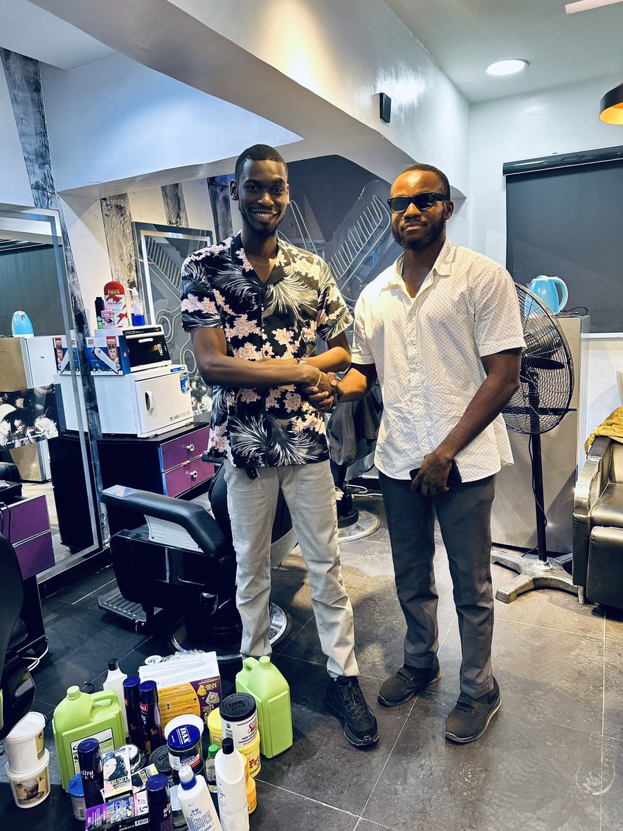 Ekitipikin's tweet photo. Congratulations 🍾 and welcome to D MAYOR UNISEX SALON 💇‍♂️ 😮‍💨😮‍💨🫵 @pengfineboy https://t.co/w5U8VzeiLK