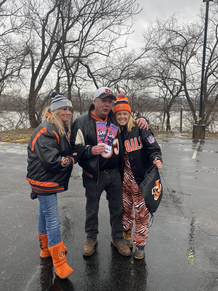 Congrats to Marc &amp; Joanie Roden! They were presented with SB Tickets by Elizabeth Blackburn! LONG TIME Bengal season ticket holders! 

Great Folks! So happy for them! 

Good job <a href="/Bengals/">Cincinnati Bengals</a> 

#WPMOYChallenge  Karras
#WPMOYChallenge  Karras
#WPMOYChallenge  Karras
#WPMOYChallenge