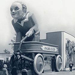 Xibeo's tweet image. Look at the size of that Radio Flyer wagon. Here's to 2024, bigger and better exhibits. 

buff.ly/47hdqgz 

#radioflyer #redwagon #exhibit