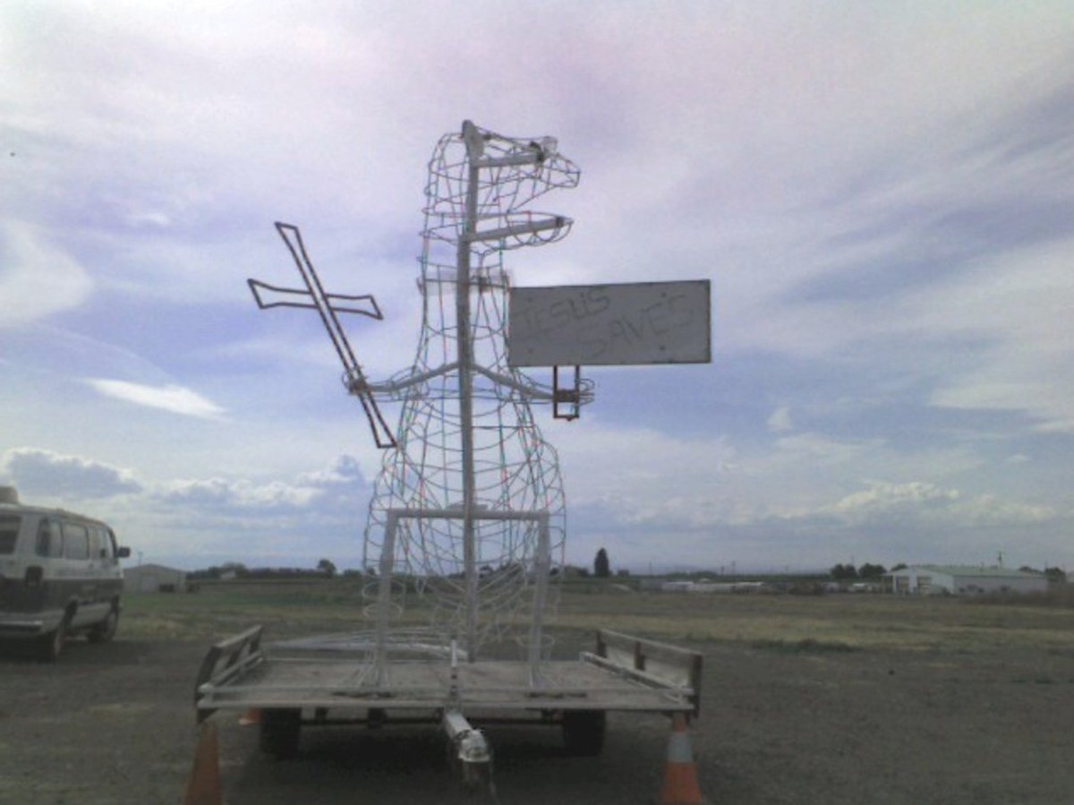 qikipedia's tweet photo. Zillah is a rural community in Washington, USA. This is a statue located outside of the Church of God, Zillah. https://t.co/e5HEftN28P