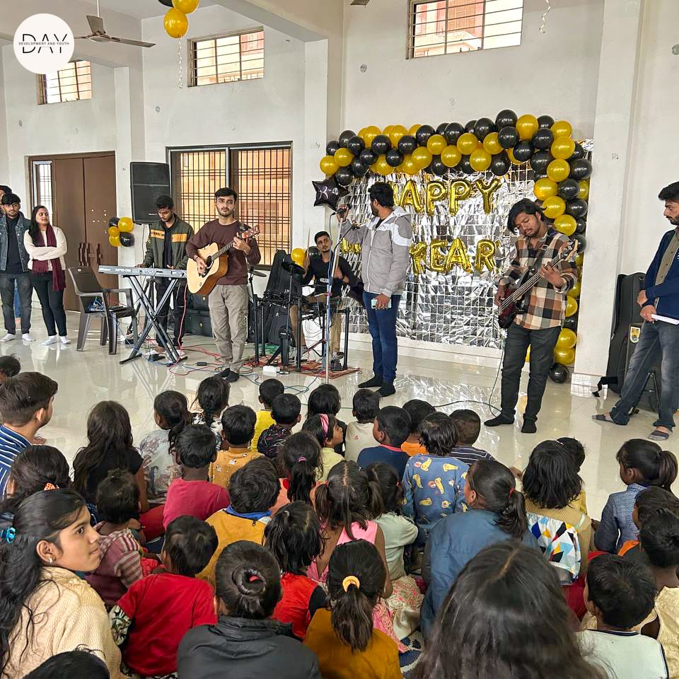 DAYfoundat008's tweet photo. Welcoming New Year with these. beautiful souls
#HappyNewYear2024 #ngo
#dayfoundation #newyear #Trendings https://t.co/HBcxbqrGo7