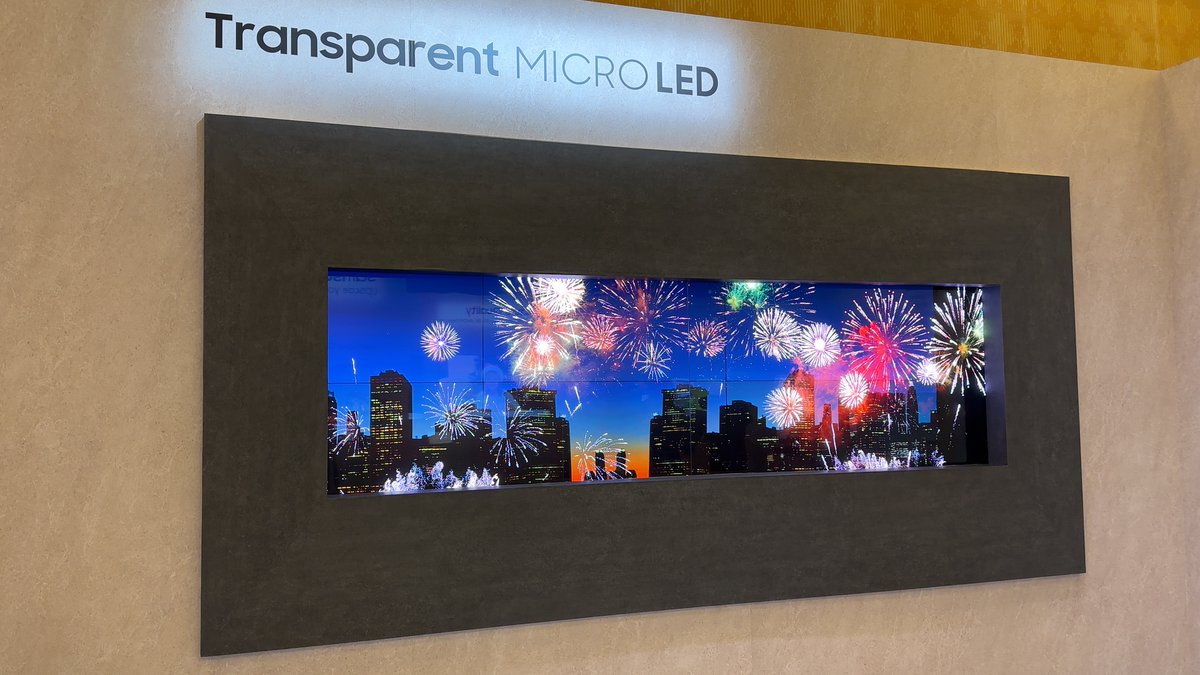 From transparent Micro LED to 42-inch OLED, Samsung once again demonstrated its diverse screen portfolio at #CES2024 Here are some interesting things I saw: 🧵👇(1/10)