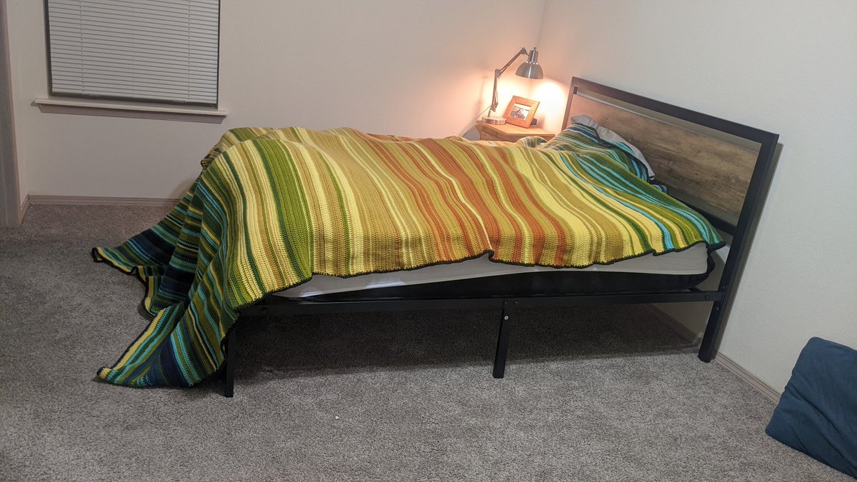 def467's tweet photo. My 2023 temperature blanket is finally complete! https://t.co/ykH08PuQip