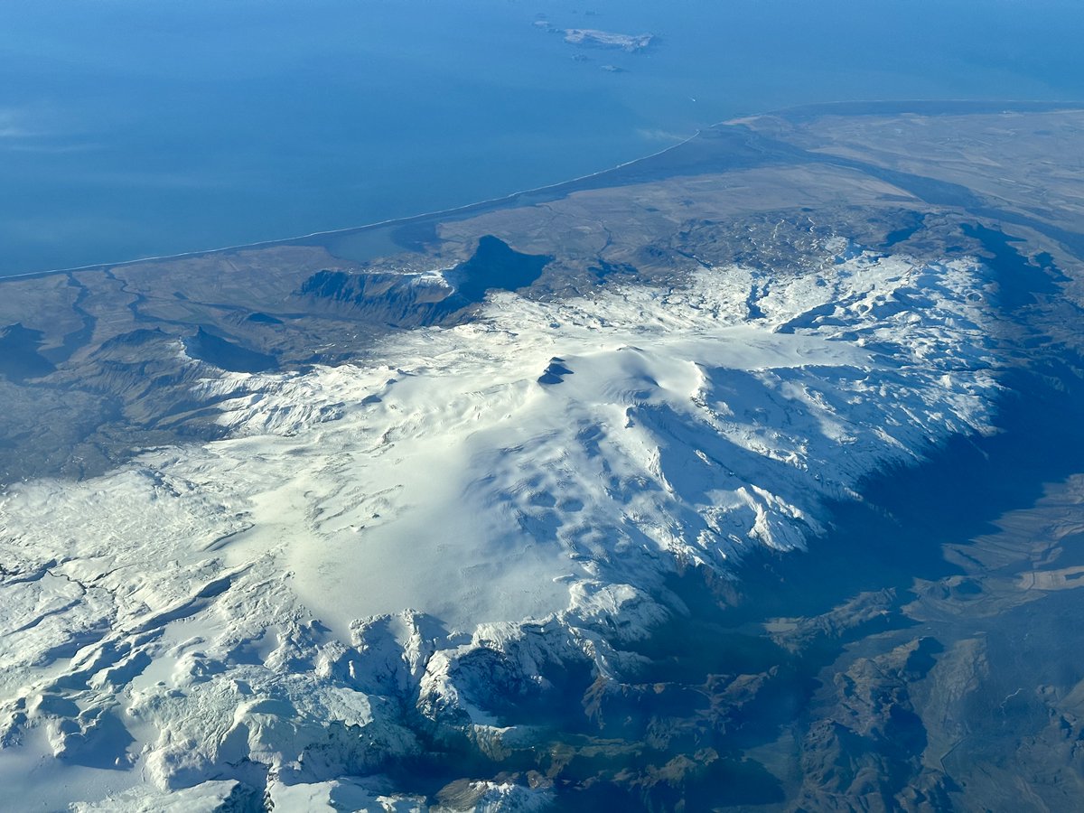 DaveWallsworth's tweet photo. As it’s started snowing outside my lounge window this afternoon I thought it would be appropriate to make today’s #flyingphotooftheday one of Iceland. Always a stunning place to fly over and somewhere I must visit one day. #viewfromtheflightdeck https://t.co/yuYRrP3ye2