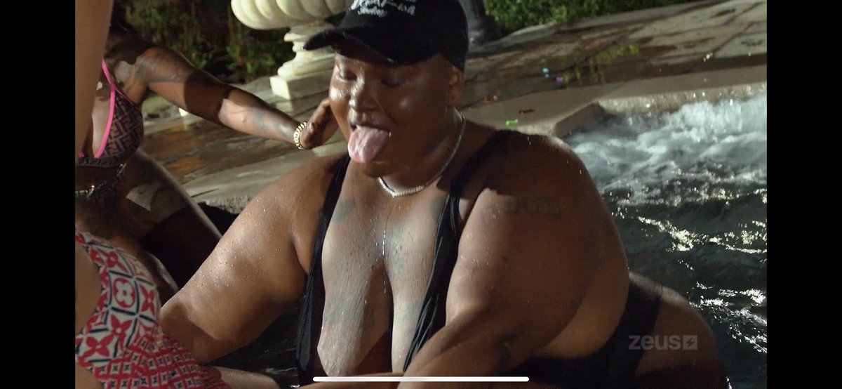 senmeleelee's tweet photo. This y’all fav baddie …😂 #fyp #baddies #BaddiesEast #rollie https://t.co/wwKhQlrW2M