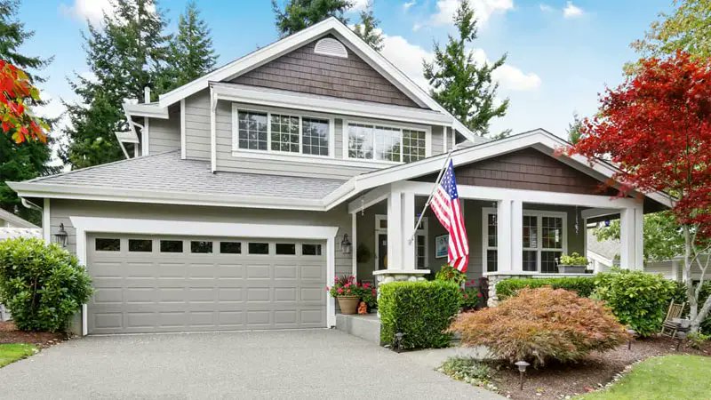 gentlegianttodd's tweet photo. Gray houses can be attractive, fun, and upscale. Depending on how you style your gray home, the home can match any vision or landscape that you may dream up.

Read on to see 17 stunning gray houses for
 https://t.co/B0K08duRRU https://t.co/M1S329Yw5M