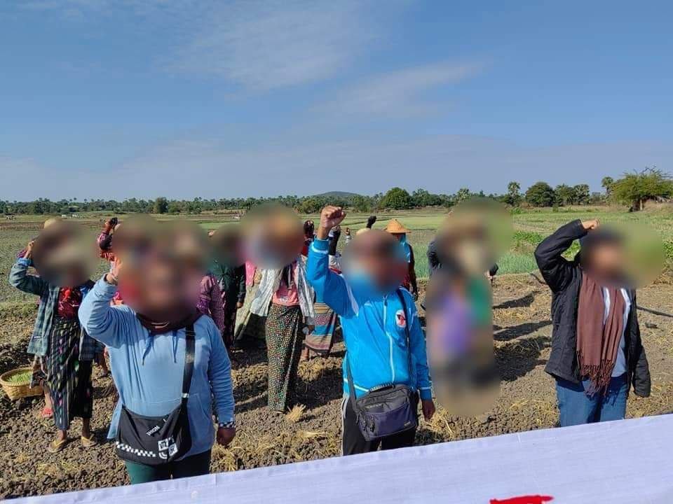 nway_jasmine's tweet photo. Joint forces of pro-democracy villagers of several villages from northern #Salingyi township and eastern #Yinmarpin township staged a strike against military dictatorship.
#LegalizationOfNUG #2024Jan8Coup #WhatsHappeningInMyanmar https://t.co/FE0VxIiDkZ