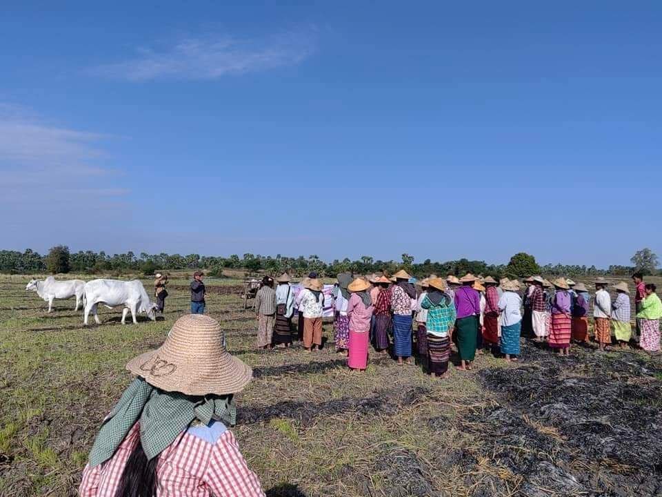 nway_jasmine's tweet photo. Joint forces of pro-democracy villagers of several villages from northern #Salingyi township and eastern #Yinmarpin township staged a strike against military dictatorship.
#LegalizationOfNUG #2024Jan8Coup #WhatsHappeningInMyanmar https://t.co/FE0VxIiDkZ