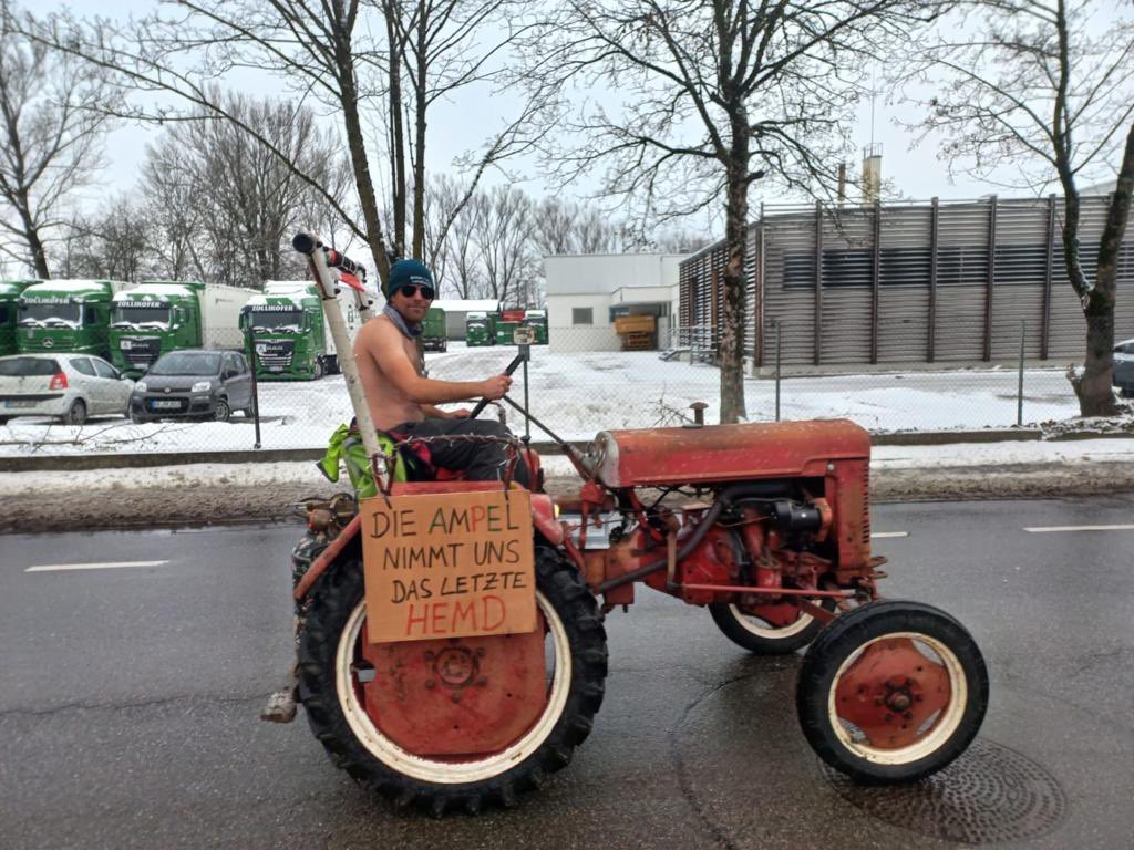 Und Kachelmann lachte die Bauern aus weil es kalt sein würde. 
Wen interessiert die Kälte wenn richtige Männer auf Reisen gehen?
Eben. 😎