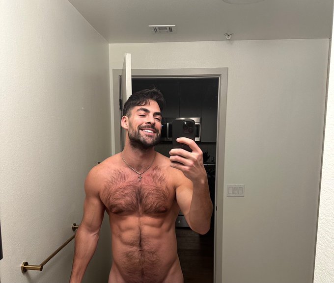 Smile ❤️🫶 Did you smile today? I don&rsquo;t have the same impact on X  But if i can make you smile why not 🫶❤️