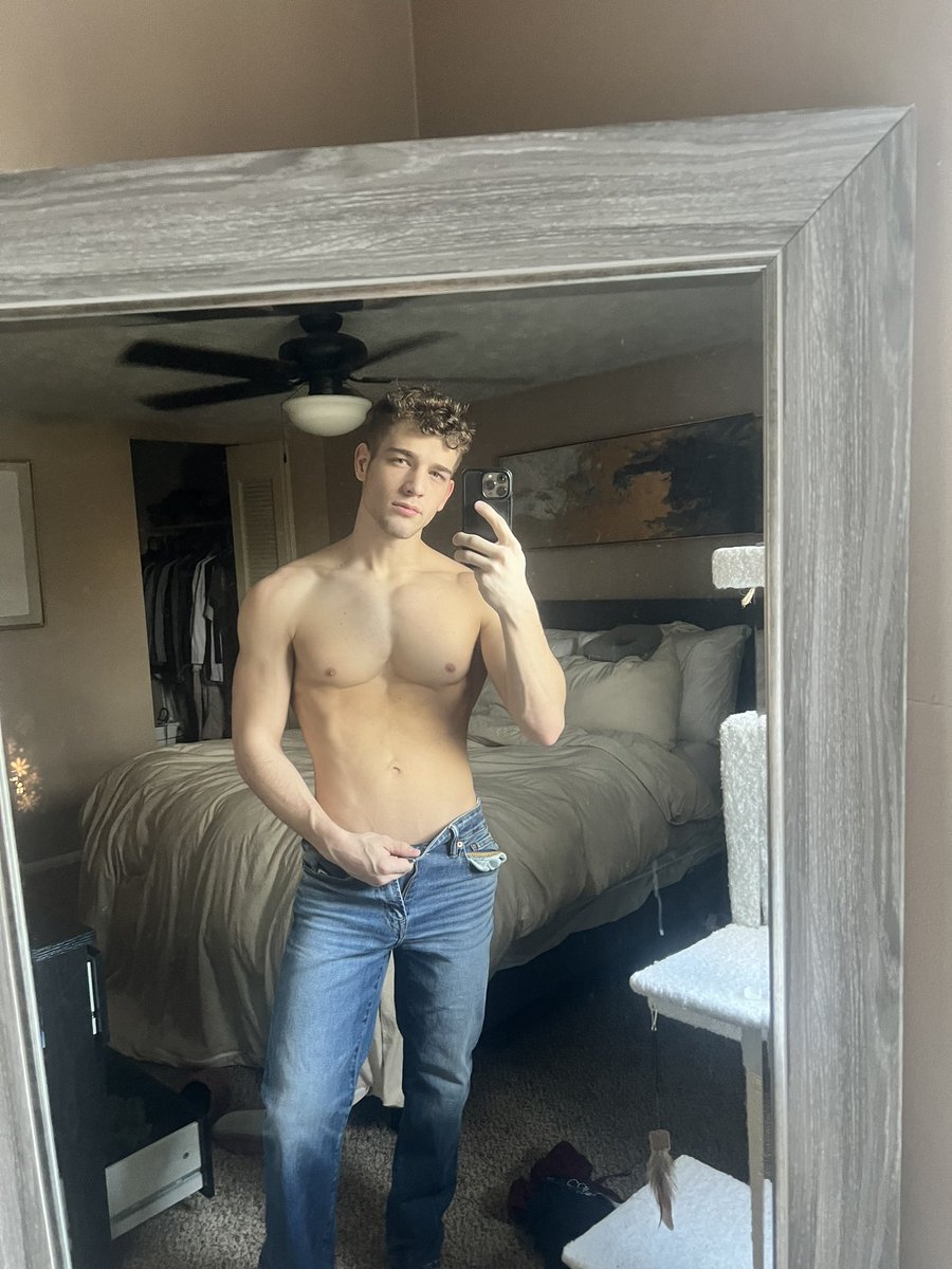 alphaRa0's tweet photo. It’s your kings bday everyone retweet and serve me! https://t.co/Uuc2BPqAAm