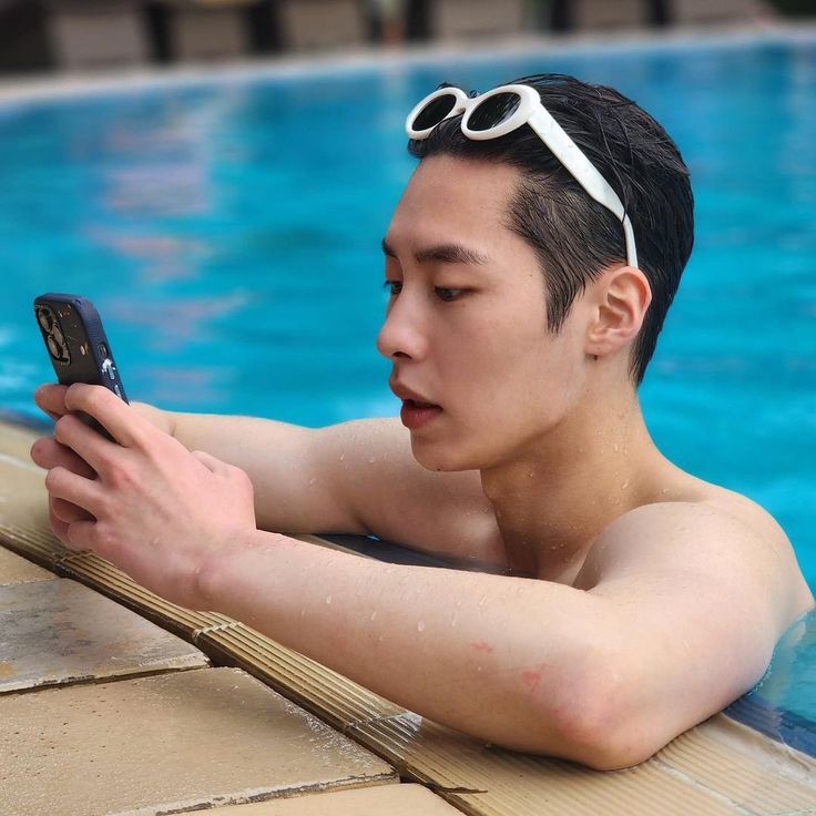 nsuwonjae's tweet photo. @.๐๐ผ๐ป๏ฟฝ๏ฟฝ๏ฟฝ๐๐๐ผ ๐๐๐ฝ๐บ๐๐พ ๐บ๐ #nsugram +#nsucup
"ai como estou sendo avaliado" โ wone com seu celular a prova d 'รกgua na beira da piscina na rede social do melon tusk https://t.co/4eLNUyRAnk