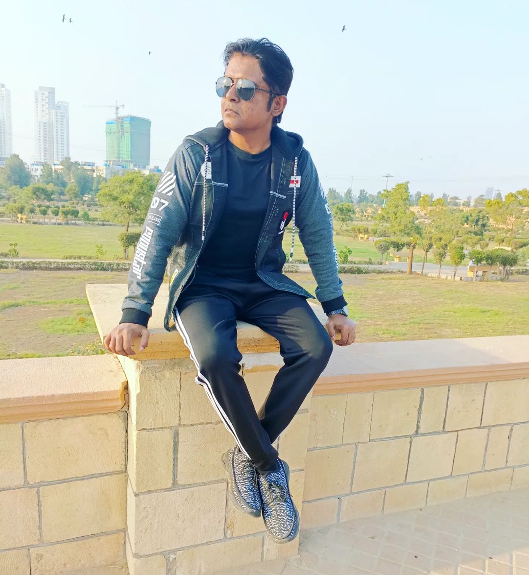 Fahad Yousuf Khan (FYK) tweet media