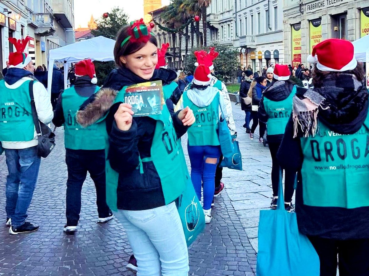 Scientopresse's tweet photo. Souhaiter une nouvelle année sans drogue 💉

🔗 : https://t.co/IqmlVvMTKS

#scientology #SNTD #bénévole @scientology @nonaladrogue https://t.co/WfNEkynxOi