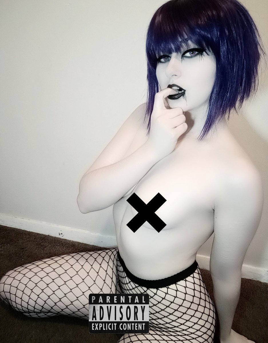 ShebaRos53's tweet photo. It's my birthday!! The big 25. If anyone is feeling generous enough to leave me a tip or purchase a video/set I'd really appreciate it! 💕
🖤(photos from a personal set someone purchased, they wanted corpse makeup)🖤
#onlyfans #gothgirl #cosplayer #corpsemakeup https://t.co/MY5hf4PO0z