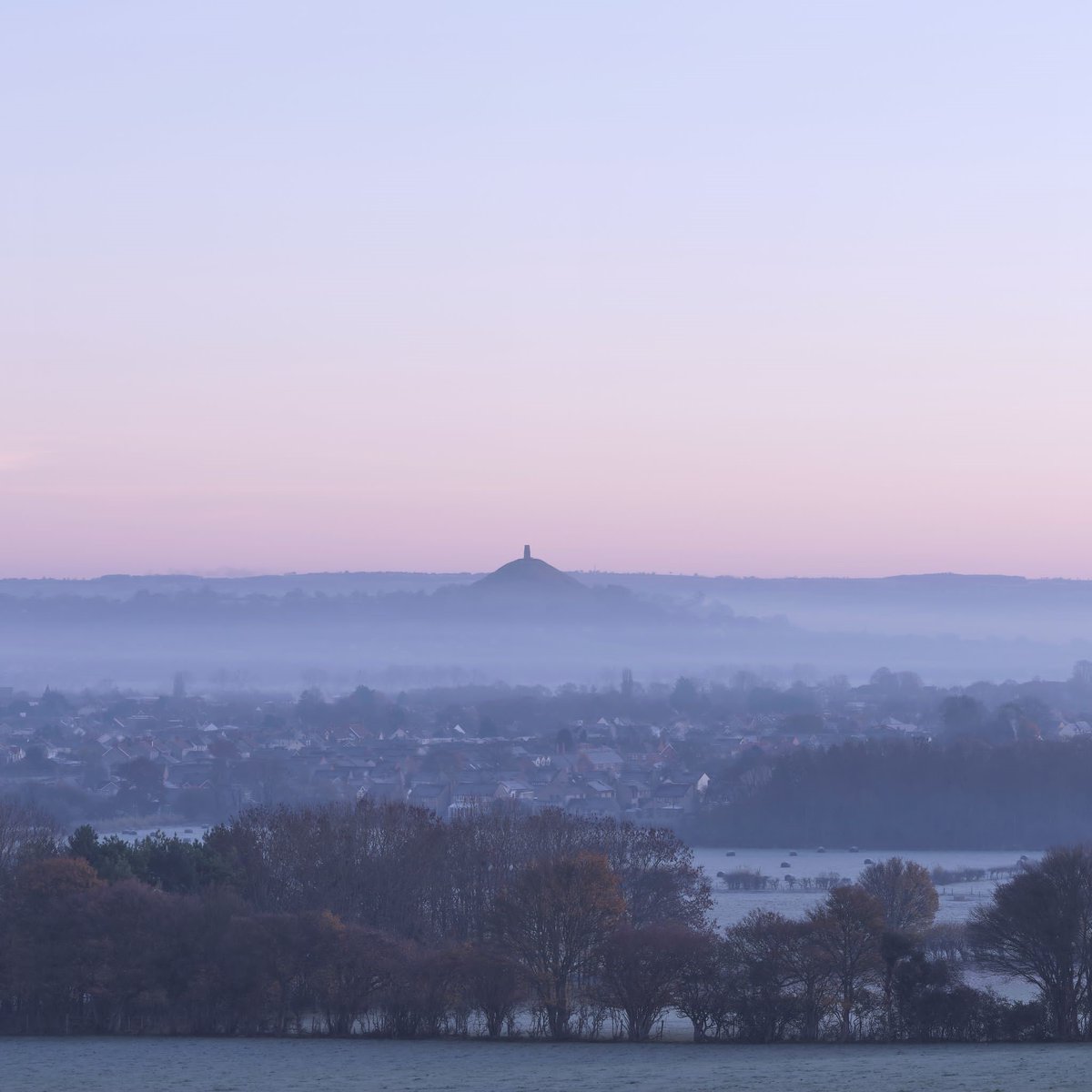Glastonbury Tor – a perfect silhouette against the dusky hues of a winter's morning.

Now that the weather has turned decidedly wintry, we’re looking forward to more scenes like this 😍

#NationalTrustSouthWest #GlastonburyTor