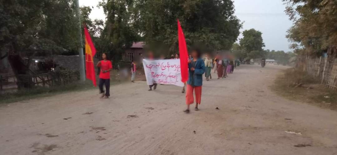 nway_jasmine's tweet photo. Pro democracy residents in #Yinmarpin Township, are still marching with vigor to keep opposing the military dictatorship.
#LegalizationOfNUG
#WhatsHappeningInMyanmar #2024Jan8Coup https://t.co/0oKE8XEdeA