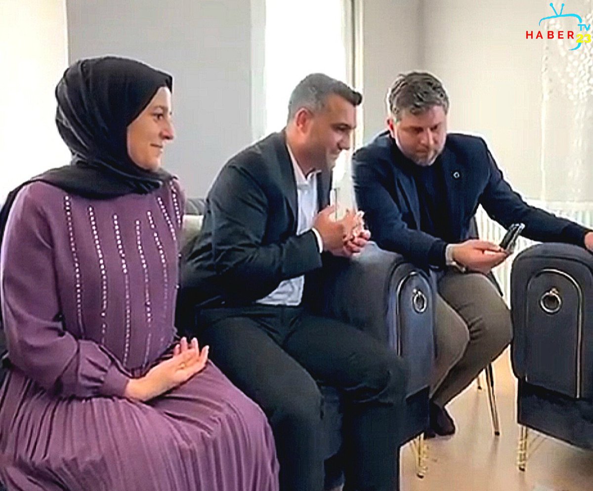 haber23tv's tweet photo. Milletvekili Nazırlı, Mardinli Yusuf'u Bakan İle Görüştürdü
https://t.co/z4tlMlaj7L @RTErdogan @Akparti @tcailesosyal @MahinurOzdemir @mahmutnazirli #MardinliYusufAndıç #Mardin #YusufAndıç #Düğün #Yardım #Dabke #FreePalestine #GenocidEinGaza #GuiltyOfHumanity #KillerIsrael https://t.co/qjgmb9F1My