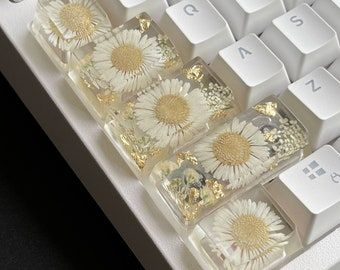 lavieestbelIe's tweet photo. Flower keycaps https://t.co/hNUE0tjAMZ