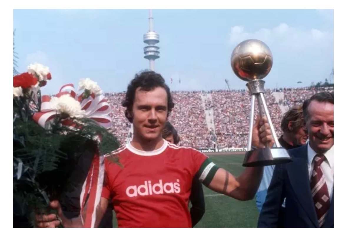 Peter_Shilton's tweet photo. Very sad to hear that the great @beckenbauer has sadly passed away he was a fantastic player reaching world class status @FIFAWorldCup 🇩🇪 RIP #Legend https://t.co/hFQjo0SeY3