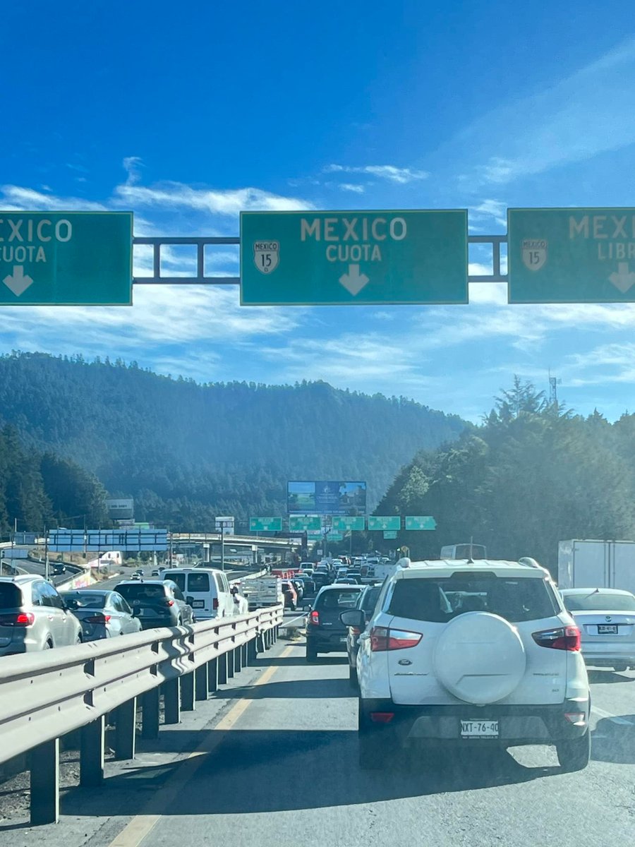 BlacConnect's tweet photo. 🚨 #ULTIMAHORA
⚫🔵 🚧#TráficoMx 🚨 | ¡Alerta Vial! De Lerma al entronque de autopista con libre, se reporta tráfico lento en la México-Toluca, específicamente en La Marquesa. 🚗🛑 🗺️🔄BLAC #ReporteVial
#PrecauciónVial #ReporteTrafico #ViajeSeguro #MexicoToluca https://t.co/krBdFTH9w2