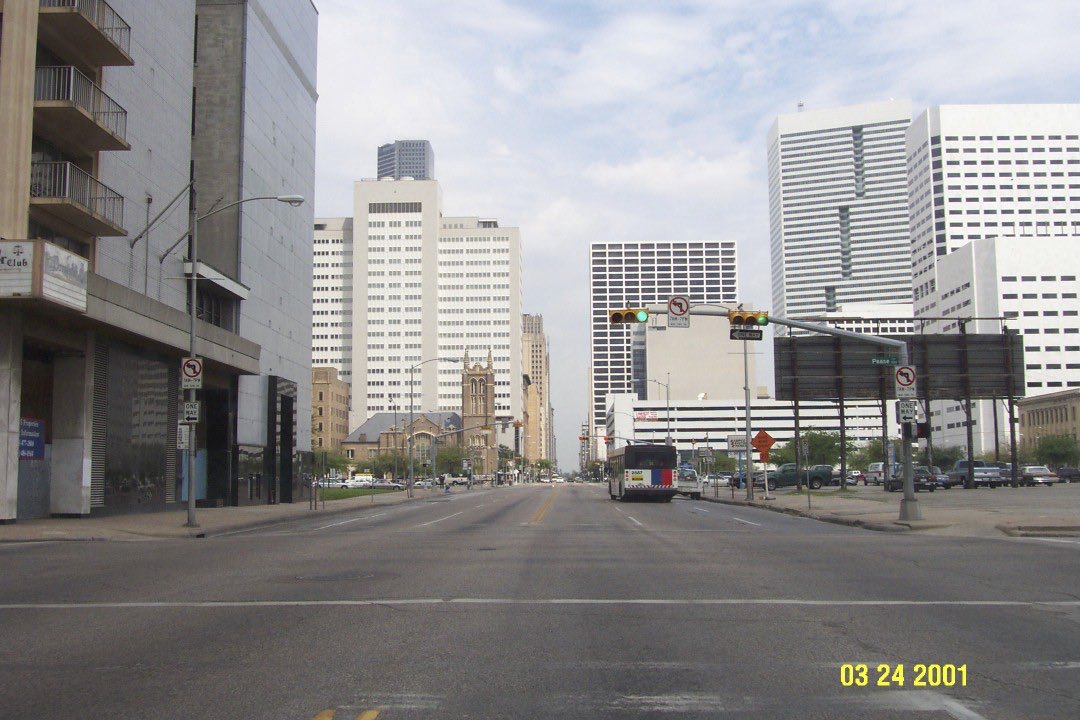 christofspieler's tweet photo. VALUE URBAN DESIGN. Main Street was transformed by rail — 6 traffic lanes to 2, with wider sidewalks and new landscaping. It became a much better place, not just a better transit line. https://t.co/myigW5eWgD