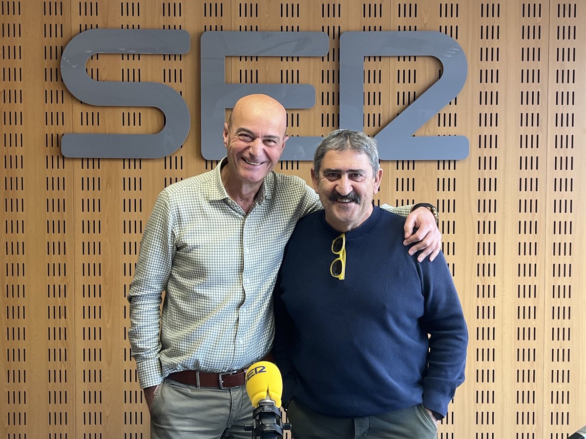 RgomezRamon's tweet photo. Un placer haber compartido un rato con mi gran amigo Carlos Flores en su programa https://t.co/P9zAhu7L63