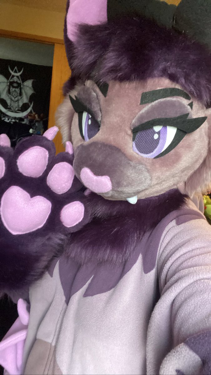WhisperBats's tweet photo. New year, new intro!

🖤 Hi, I’m Whisper the Bat! 🖤
I love beauty, fashion, art, travel and consider myself to be a goth with an appreciation for the macabre!
This is a SFW page.
Suit / Kigu by @freckledcatcr https://t.co/xbJuPiEJa1