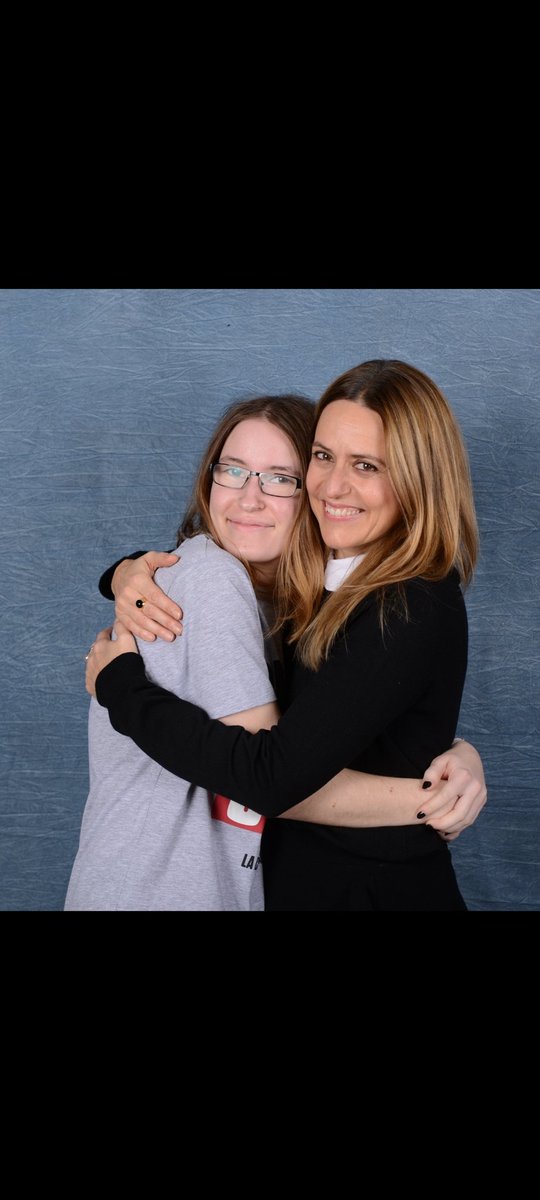 MeloFevry's tweet photo. @convelitelcdp Incroyable cette convention 🥰 J'avais déjà rencontré Pedro avant cette conv, et Itziar je l'ai revue après donc des meilleures photo avec elle haha https://t.co/pmaRhMKMfs