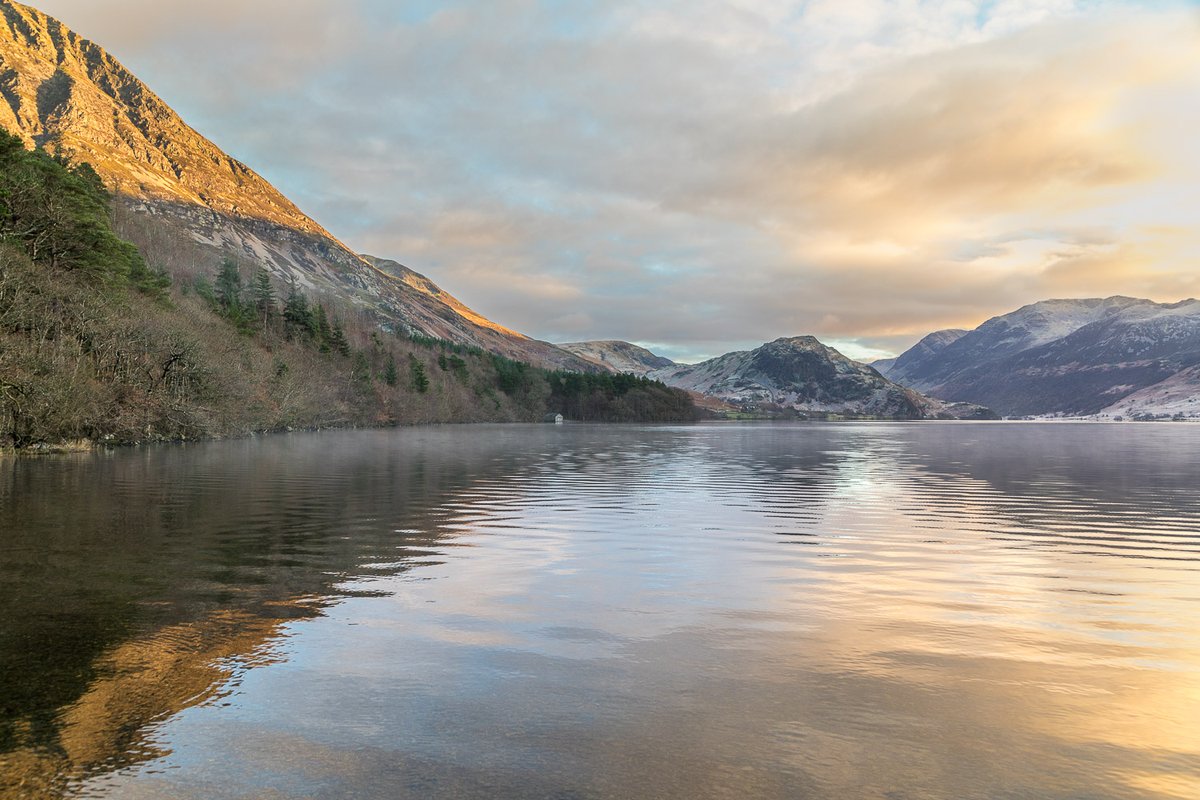 andrewswalks's tweet photo. Reflections in Crummock Water at sunset yesterday, visit my site for more like this:
https://t.co/0N86w7gFiS https://t.co/6kU4vPni6y