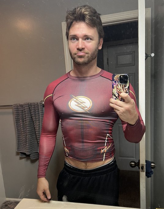 It&rsquo;s a sad day but I think it&rsquo;s time to retire the Flash under armor set. Pants are just as tight too