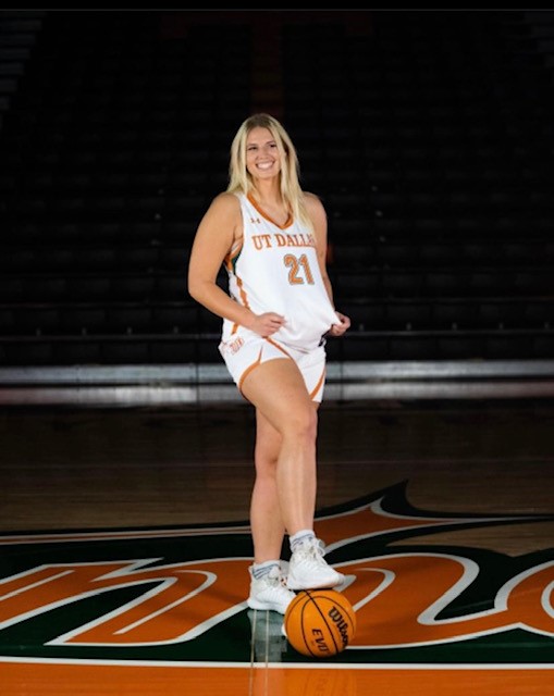 TheFCATeam's tweet photo. “God gave me a second chance, really a third chance, to finally get it right to play for Him.” - Diane Hurst

#fca247 #TeamFCA #GlorytoGod

Read Diane Hurst's full story 📰: https://t.co/1Vc5GxumKG https://t.co/U3yzoRR1jj