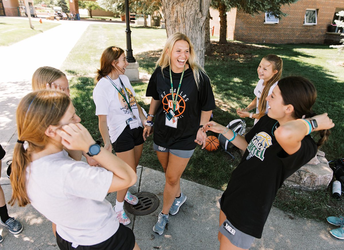 TheFCATeam's tweet photo. “God gave me a second chance, really a third chance, to finally get it right to play for Him.” - Diane Hurst

#fca247 #TeamFCA #GlorytoGod

Read Diane Hurst's full story 📰: https://t.co/1Vc5GxumKG https://t.co/U3yzoRR1jj