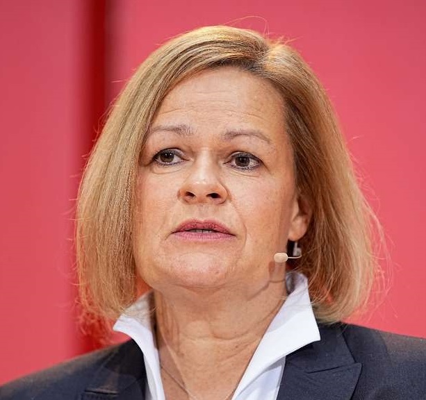 Frau #Künast, ich erkläre es Ihnen gerne.

Davor haben Kinder keine Angst:🚜🚜🚜

Aber davor haben Kinder Angst: