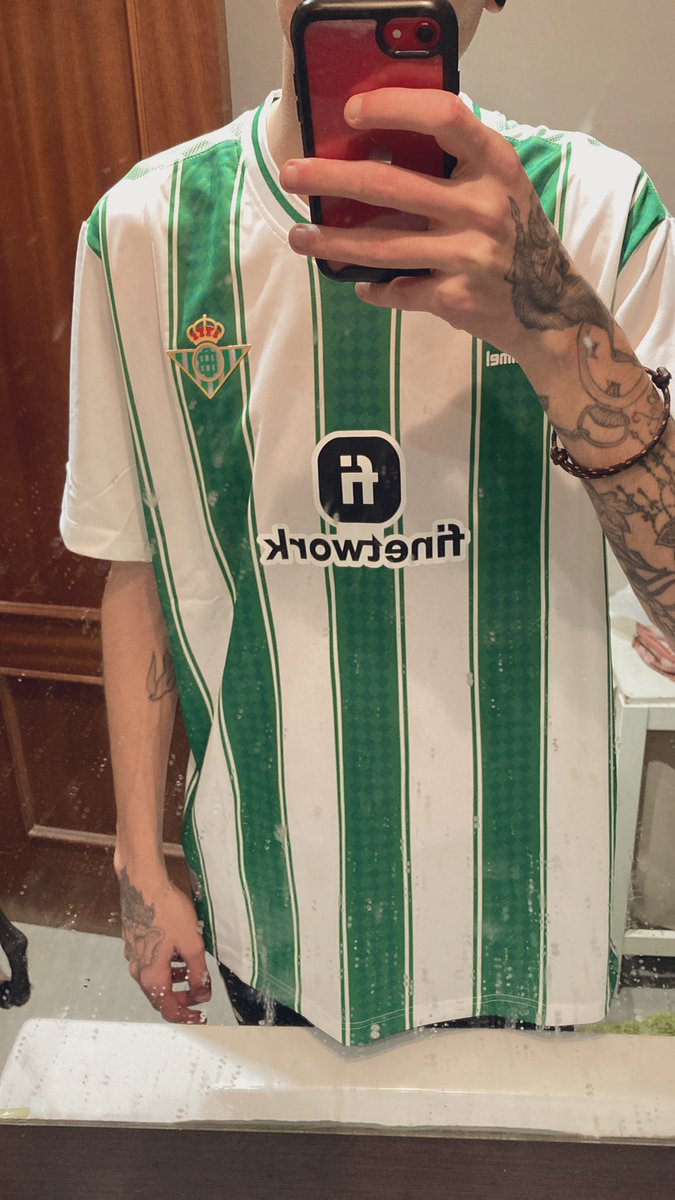 Mi novia es del Sevilla.
Lo que me regala mi padre: