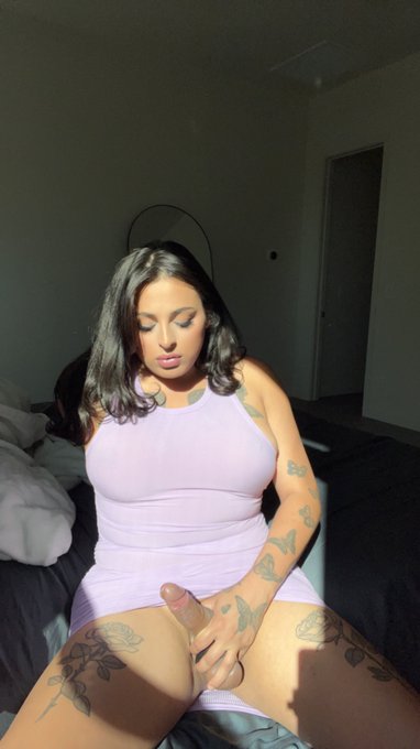 Out of 10, how tasty does my girl cock look?  https://t.co/aaUYfAYtEi https://t.co/93vllng8R9