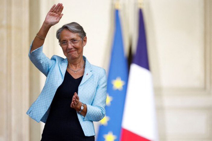 RafinJulien's tweet photo. La première ministre Élisabeth #Borne #démissionne. https://t.co/G4oeRzMOHB
