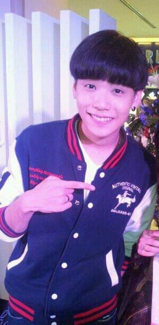 Yaowadee22's tweet photo. ตอนเจอครั้งแรก 
13ปีนี่ยาวนานมากที่จะรักใคร เพราะรักถึงพยายามเข้าใจ คิดว่าทุกคนที่ตามกันมาก็ฟิลเดียวกัน คือเพราะรักถึงเห็นใจเป็นพื้นฐาน ละต่อให้ไม่เข้าใจก็จะเข้าใจละกัน #kachanontanun https://t.co/pdueFzCXbb