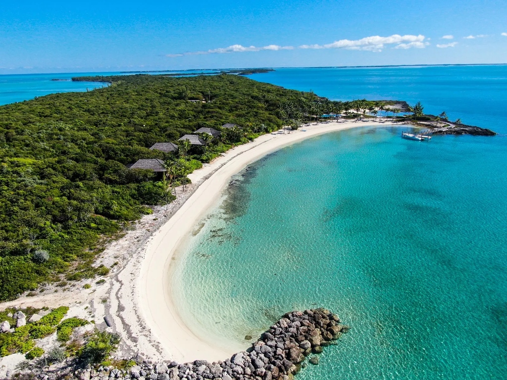 HGChristie's tweet photo. #ExceptionalProperties | 📍 Your Private Island Oasis - Royal Island, Eleuthera, Bahamas

• Beds: 7
• Baths: 9
• Interior Size: 10,000 sq ft
• Land Size: 403.51 Acres
• Listing Link: https://t.co/KVO4bpoUm0

Visit the link above for more information on this property. https://t.co/2iDlKVbN11