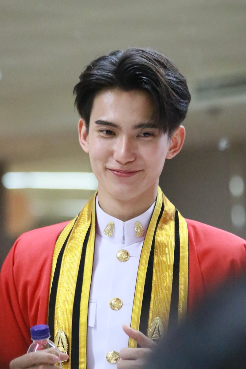 Namtip_si's tweet image. ตั้งแต่วันนั้นจนถึงวันนี้ เฟริสท์เก่งที่สุดเลยย เราไม่อายเลยที่มีเฟริสท์เป็น #รักแรกของเฟริสท์ นายเก่งมาก🧡🧡
#FirstfhGraduationDay