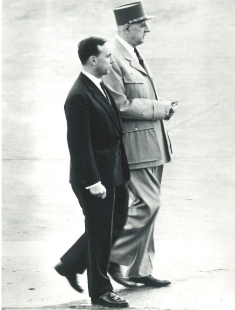 🇫🇷 8 janvier 1959, il y a 65 ans, Michel Debré est nommé Premier ministre par le Général de Gaulle. #remaniement Qu’est-ce que la nation ? Texte à lire de Michel Debré : « La nation française est l’expression d’un patrimoine où se sont mêlés les apports les plus divers et les…