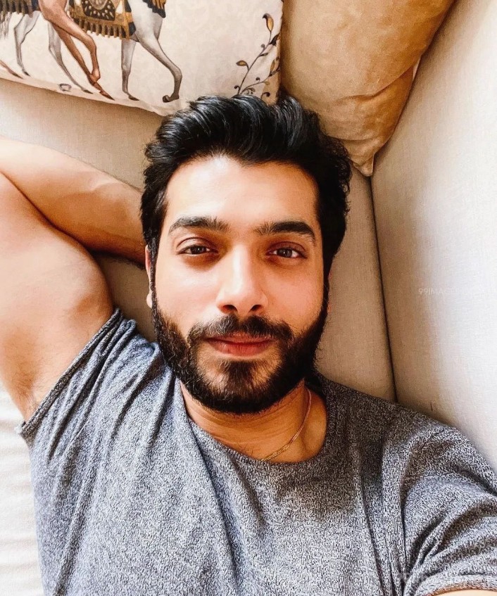 smarmy006's tweet photo. Pls come back soon on TV 
Mr. Malhotra
Can't wait anymore now

HBD SHARAD MALHOTRA https://t.co/onjJnlwdgH