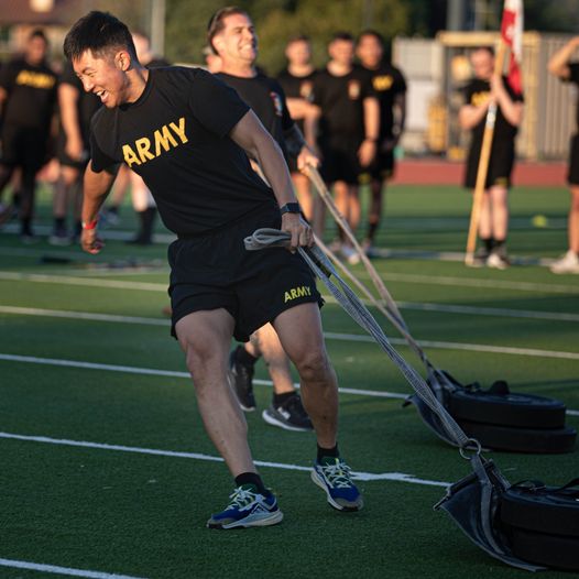 USArmyFortSill's tweet photo. “What the New Year brings to you will depend a great deal on what you bring to the New Year.” —Vern McLellan. Get your workout on this #MotivationMonday! 💪 
#VictoryStartsHere #ACFT #H2F https://t.co/PAFRc25PLH