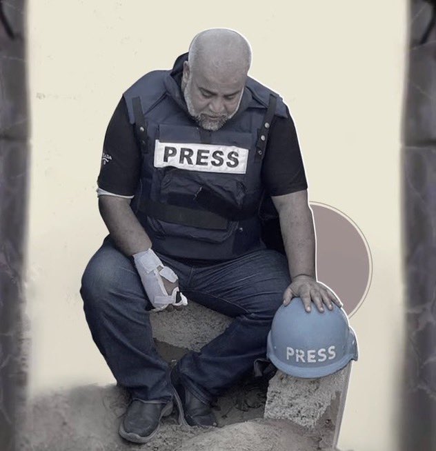 تُحاولُ أن تعيشَ.. ولا تحاولْ !
لأنَّ الحزنَ "مقتولٍ وقاتِل"

لهذا اختارَك الوجعُ انتقاءً
وقرّرَ أن تكون لهُ "مُراسِل"

إذا من دمعها غَفَلتكَ عينٌ
فقل: "لا تحسبَنَّ اللهَ غافلْ"

فما مِن "فاقدٍ".. إلا سيدعو:
أنلني يا إلهي "صبرَ وائل" ..!

#وائل_الدحدوح