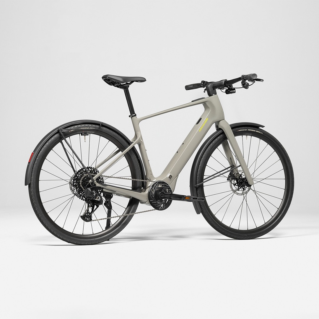 Cannondale Tesoro Neo Carbon. La ebike performante per la città. READ MORE: urbancycling.it/49397-cannonda…