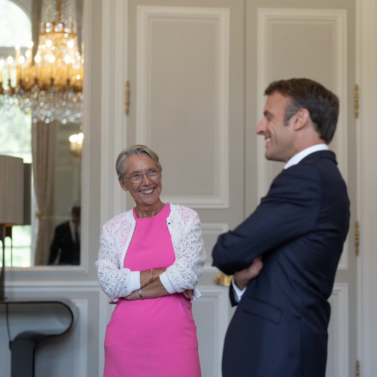 RafinJulien's tweet photo. #Remaniement: Élisabeth #Borne a remis sa #démission à Emmanuel #Macron, le président l'a acceptée. https://t.co/b9xVdccSlM