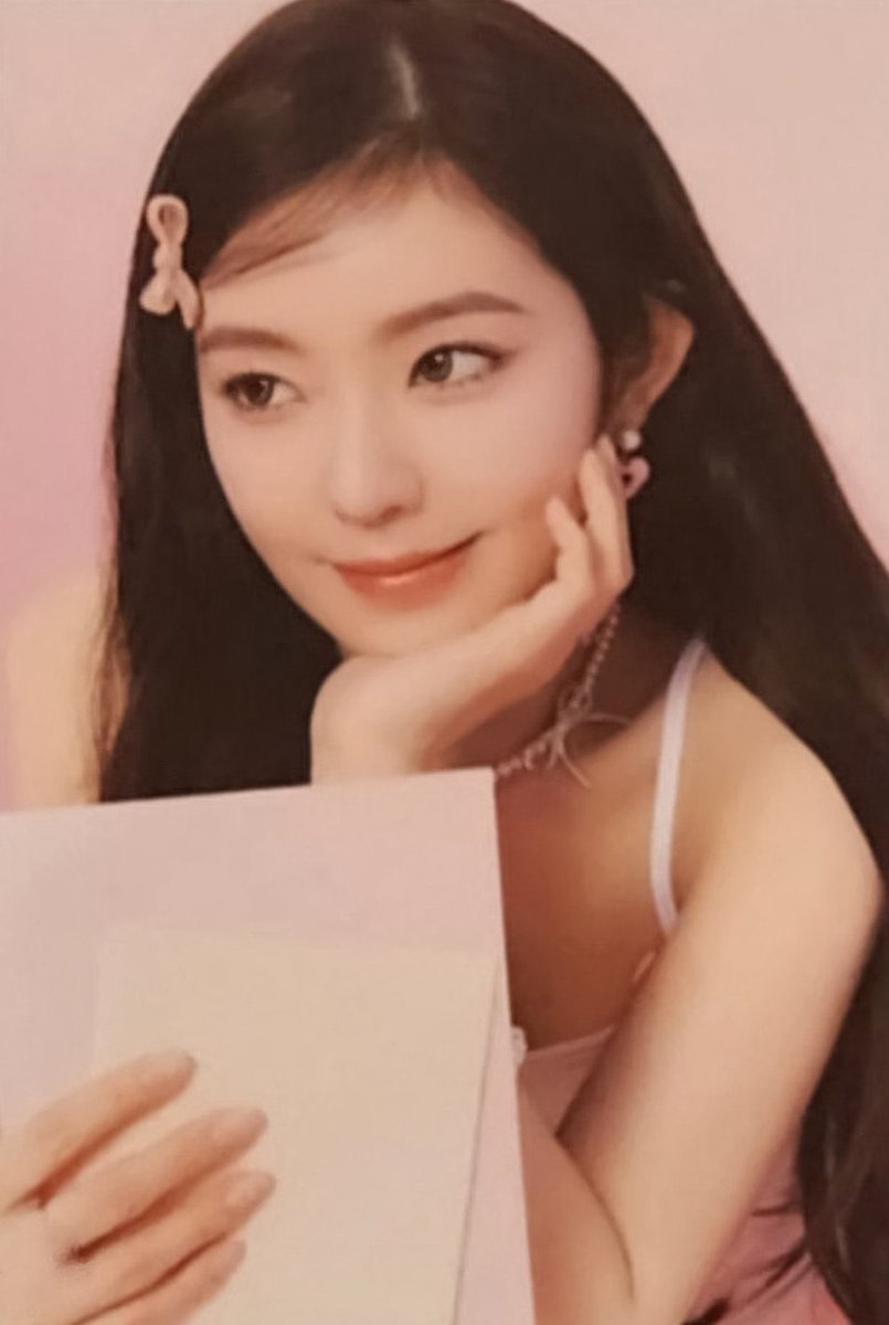 joohyunbrasil's tweet photo. 📸| Scans de Photocards da Irene do Season’s Greetings 2024.

#IRENE #아이린 #RedVelvet @RVsmtown https://t.co/KNJuOwwGkD